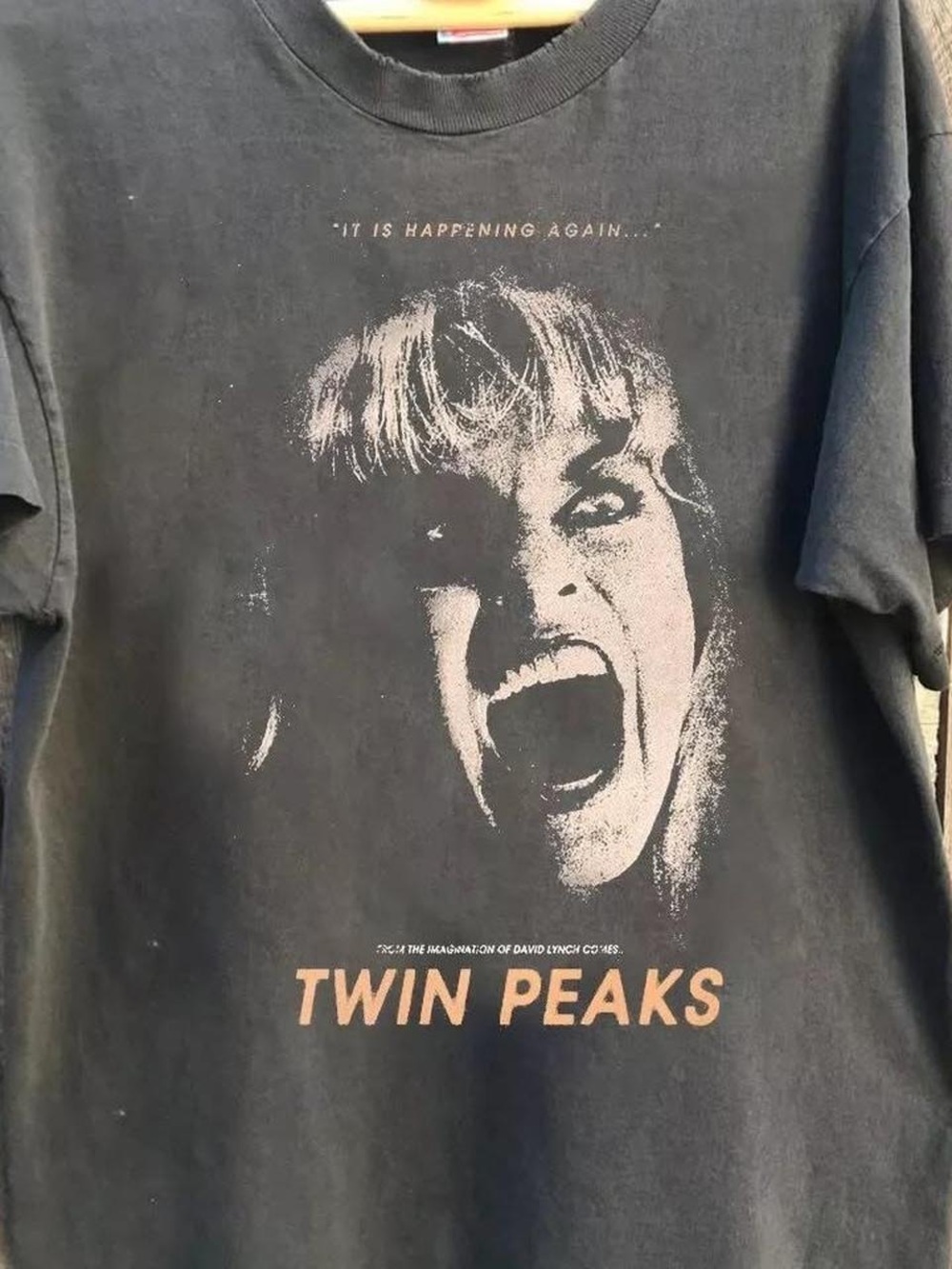 Gildan Black Tw Graphic Tee with Cream Print